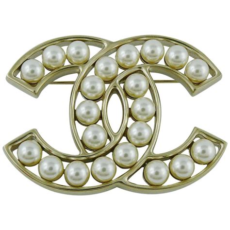 chanel broche parels|chanel brooch jewelry.